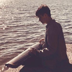 女人扒开腿让男人操
