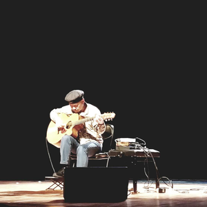 女人扒开腿让男人操
